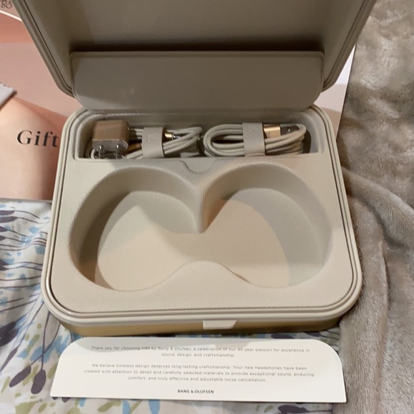 Luxury headphones - Picture 5 of 14